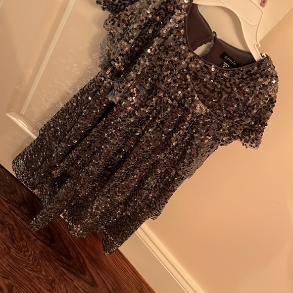 Zunie Sequin Dress - Picture 4 of 5